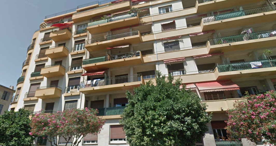 IMMEUBLE À USAGE MIXTE