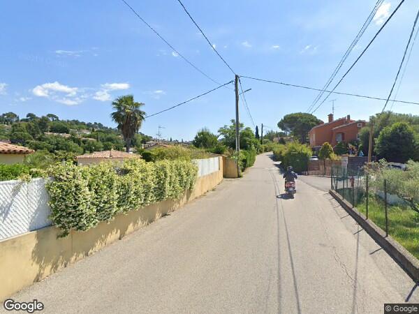 PROPRIÉTÉ COMPRENANT UNE VILLA AVEC POOL-HOUSE - PISCINE ET GARAGE DOUBLE