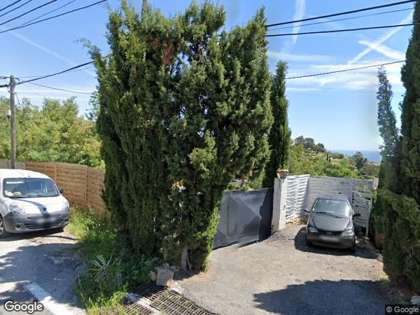 TRIPLEX + QUATRE PARKINGS à Mandelieu-la-Napoule