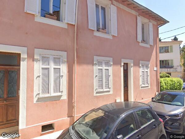 APPARTEMENT DE DEUX PIÈCES AVEC JARDIN ET UN GARAGE