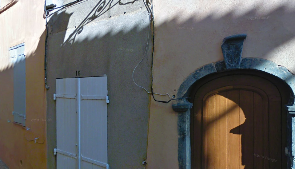 APPARTEMENT AVEC UNE CAVE à Grimaud