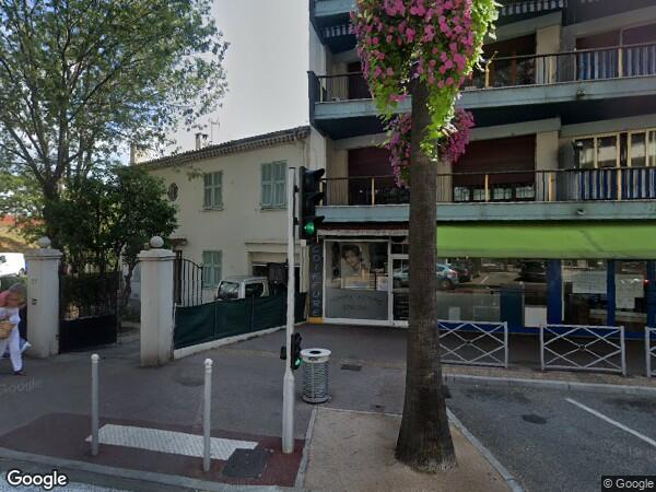 APPARTEMENT AVEC UNE CAVE ET UN EMPLACEMENT DE PARKING