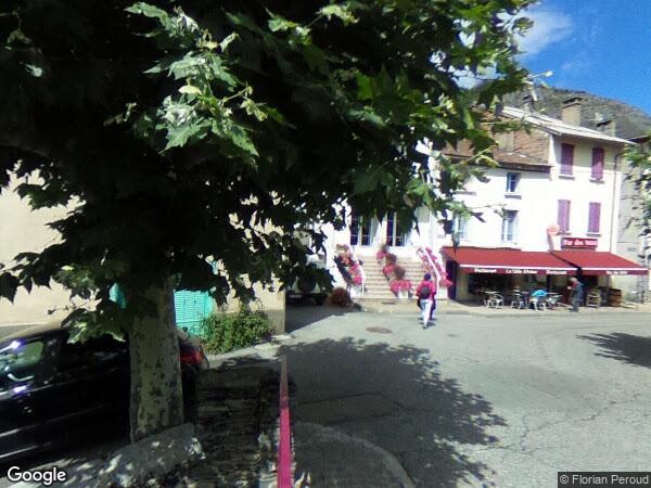 MAISON D'HABITATION ET GRANGE ANCIENNES AVEC TERRAIN