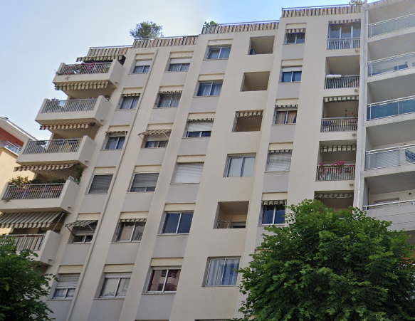 APPARTEMENT DE DEUX PIÈCES ET UN PARKING