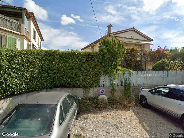 VILLA DE PLAIN-PIED DE QUATRE PIÈCES