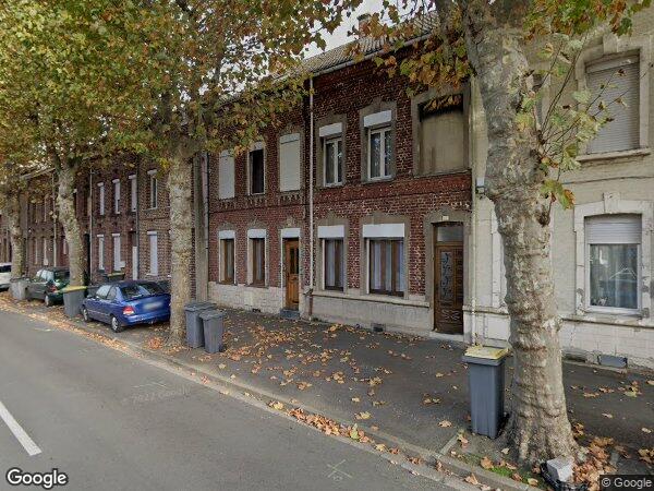 MAISON À USAGE D’HABITATION AVEC UN GARAGE