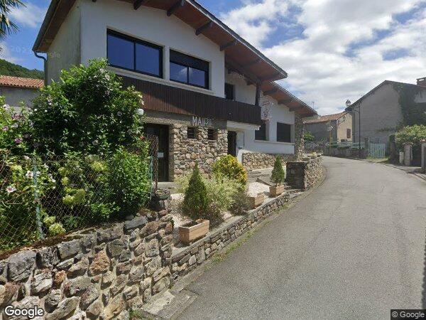 GRANDE MAISON DE MAITRE ET GRANGE SUR TERRAIN ARBORE ET CLÔTURE