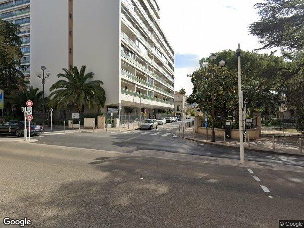 STUDIO AVEC UNE CAVE à Cannes