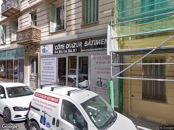 LOCAL À USAGE DE MAGASIN ET UNE PETITE PIÈCE