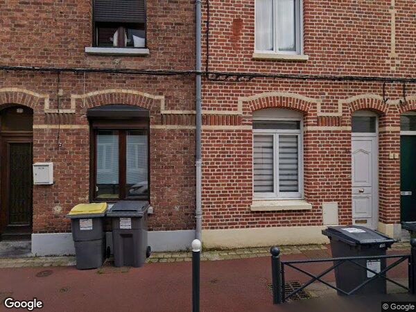 MAISON À USAGE D