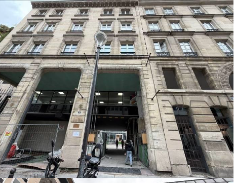 LOCAL COMMERCIAL DE 111,03 M² 