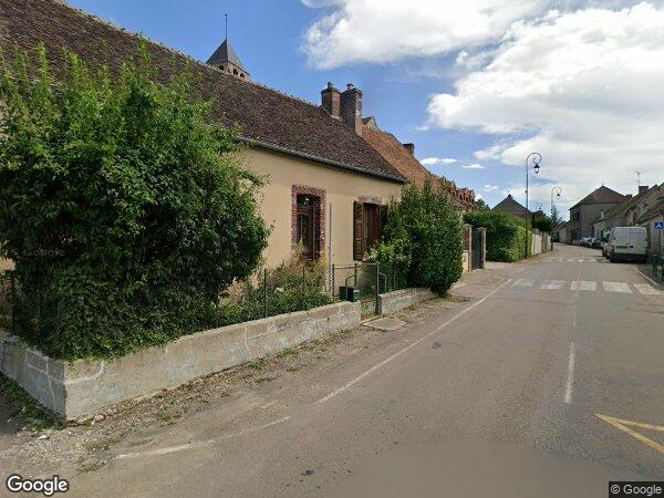 MAISON À USAGE D