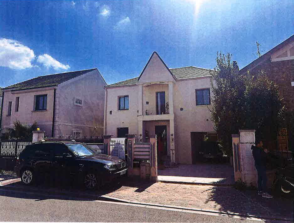 PAVILLON DE 149,91 M² à Le Blanc-Mesnil