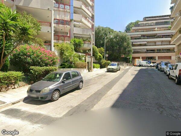 APPARTEMENT ET UNE CAVE à Nice