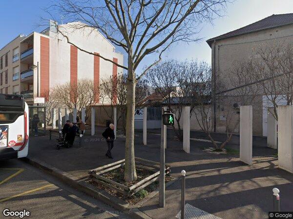 PAVILLON ET UNE PARCELLE DE TERRAIN