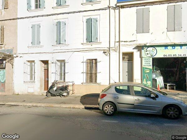 UN IMMEUBLE à MARSEILLE
