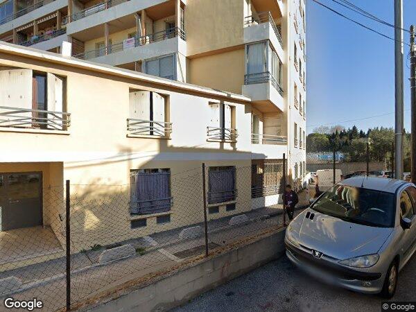 UN BOX-GARAGE à MARSEILLE