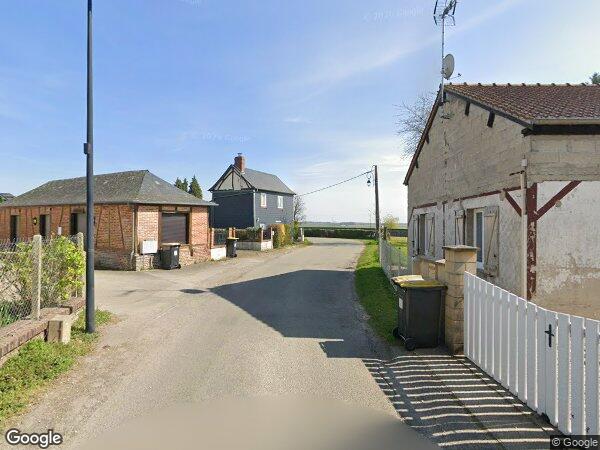 UNE BÂTISSE ANCIENNE à Fleury-la-Forêt