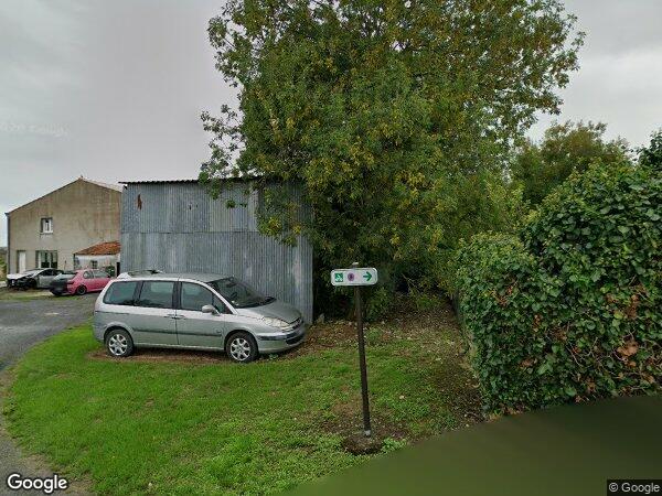 UNE MAISON D'HABITATION à Moragne