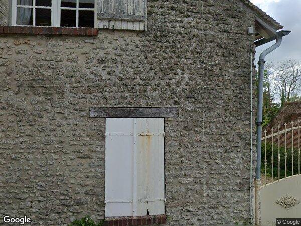UN APPARTEMENT AVEC UNE CAVE à Authevernes