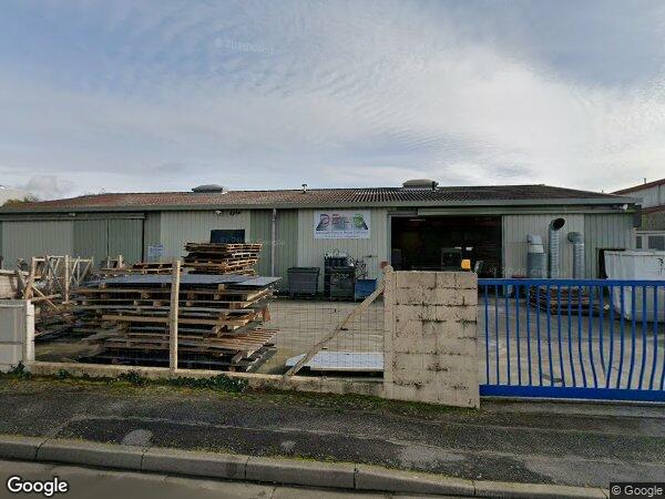 UN BÂTIMENT À USAGE PROFESSIONNEL à Gargenville