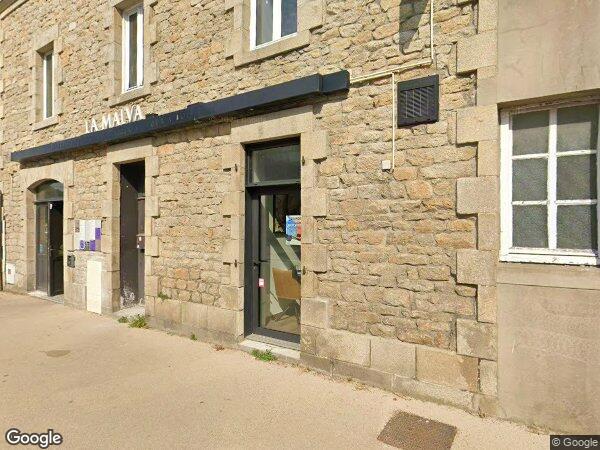 UN APPARTEMENT ET UNE PLACE DE PARKING à Pont-l'Abbé
