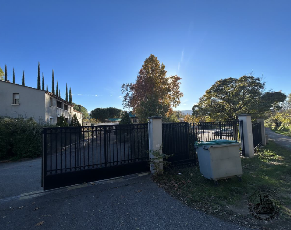 UN APPARTEMENT de 33,61 m² à Beaumettes