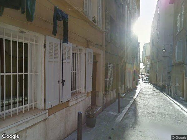 UN LOCAL COMMERCIAL à MARSEILLE
