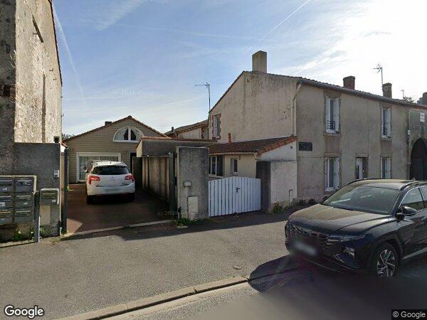UN IMMEUBLE À USAGE D'HABITATION à Aigrefeuille-sur-Maine