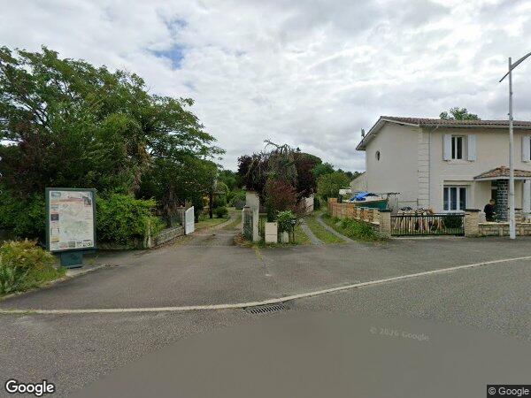 UNE MAISON D'HABITATION ET ENTREPÔT à Saugnacq-et-Muret