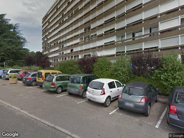 UN APPARTEMENT ET UNE CAVE à Bron