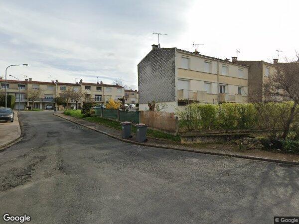 UN IMMEUBLE À USAGE D'HABITATION à Castres