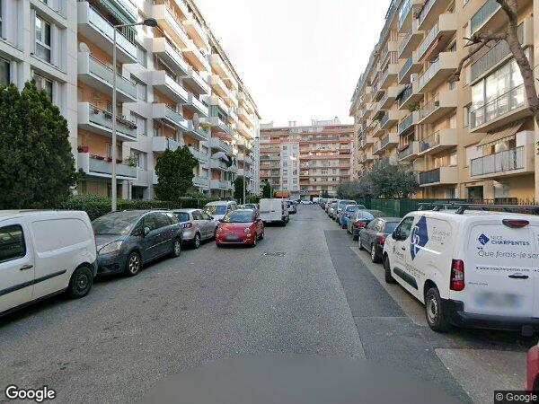 UN APPARTEMENT AVEC UNE CAVE ET UN PARKING à Nice
