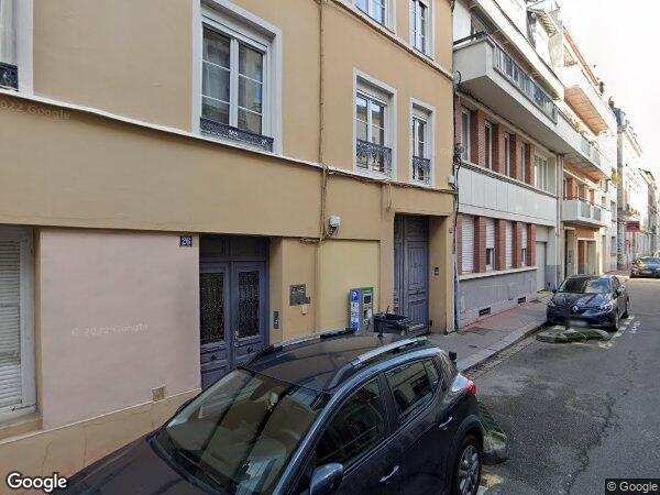 UN APPARTEMENT À USAGE D'HABITATION à Rouen