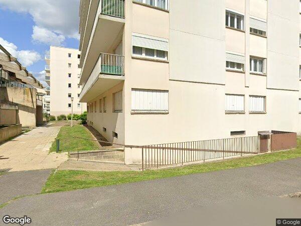 UN LOCAL COMMERCIAL BRUT DE BÉTON à Compiègne