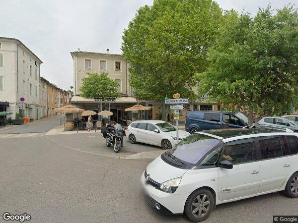 UN APPARTEMENT ET UN STATIONNEMENT   INTÉRIEUR à Malaucène