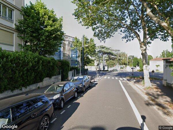 UN APPARTEMENT AVEC UNE CAVE ET UN GARAGE à LYON