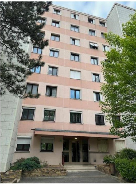 UN APPARTEMENT à Neuilly-sur-Marne