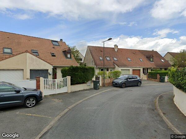 UNE MAISON D'HABITATION à Savigny-le-Temple