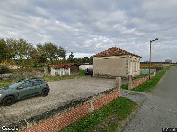 UN ENSEMBLE IMMOBILIER À USAGE D'HABITATION ET D'EXPLOITATION AGRICOLE à Mazères