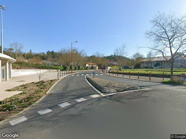 UNE MAISON D'HABITATION AVEC JARDIN à Puygouzon