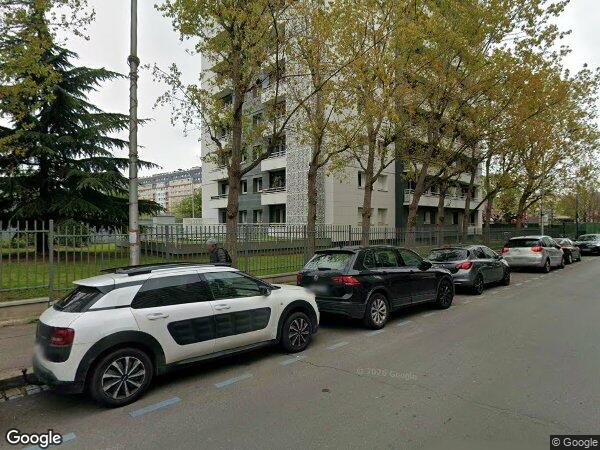 DIX EMPLACEMENTS COUVERTS POUR VOITURE à Asnières-sur-Seine