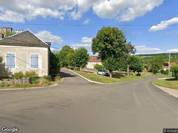 UNE MAISON DE VILLAGE à Beurizot