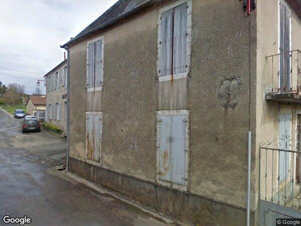 UNE MAISON D'HABITATION, UNE GRANGE ET DEUX PARCELLES à Les Pechs du Vers