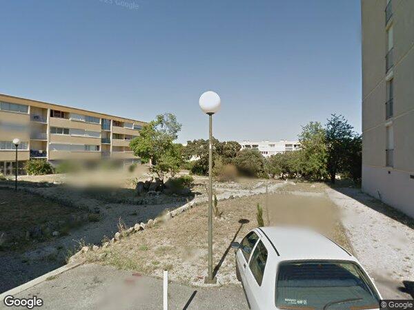 UN APPARTEMENT ET UNE CAVE à Villeneuve-lès-Avignon