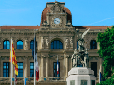 À Cannes, la municipalité présente une gestion financière solide malgré un contexte budgétaire contraint