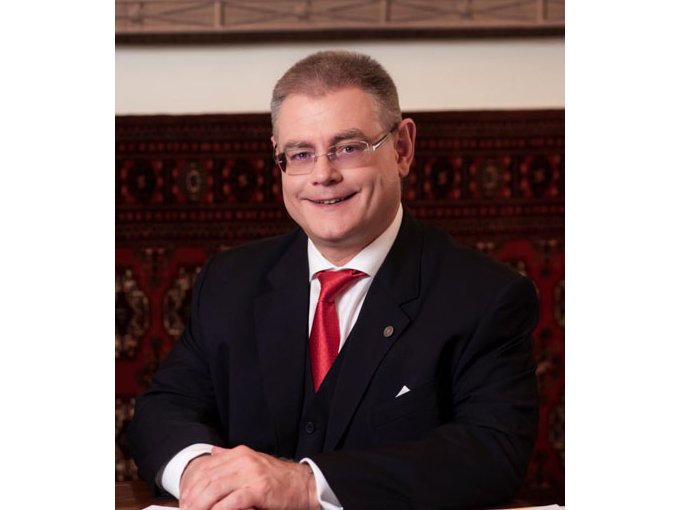 Ádám Tóth nouveau préside