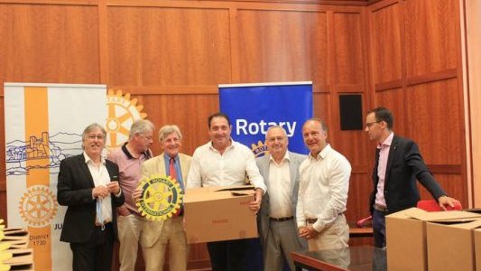 Le Rotary Club d'Antibes Juan les Pins offre 10.000 masques réutilisables aux commerçants
