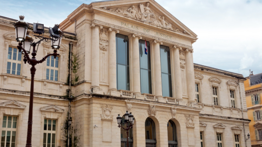 Lutte contre la fraude sociale : deux protocoles signés pour renforcer la coopération entre justice, CAF et forces de l'ordre