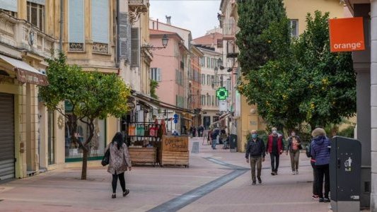 A Menton, le maire innove pour faciliter la vente à emporter des commerçants